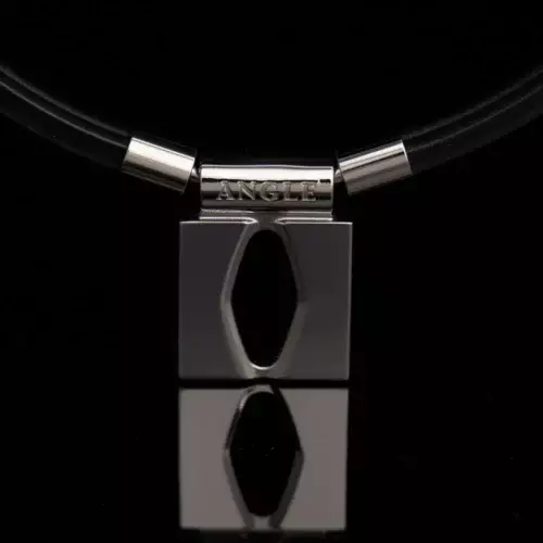 中日】平田良介選手のネックレスはANGLE「e.MODEL 01 NECKLACE